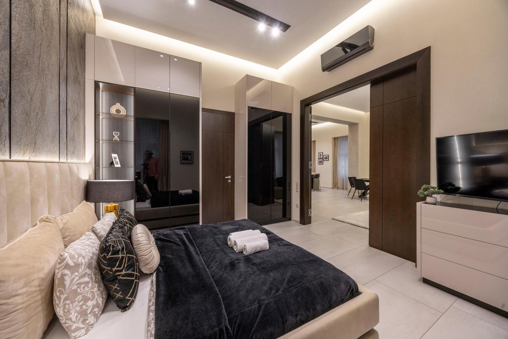 Luxurious High-end Grand In The Center Of Appartement