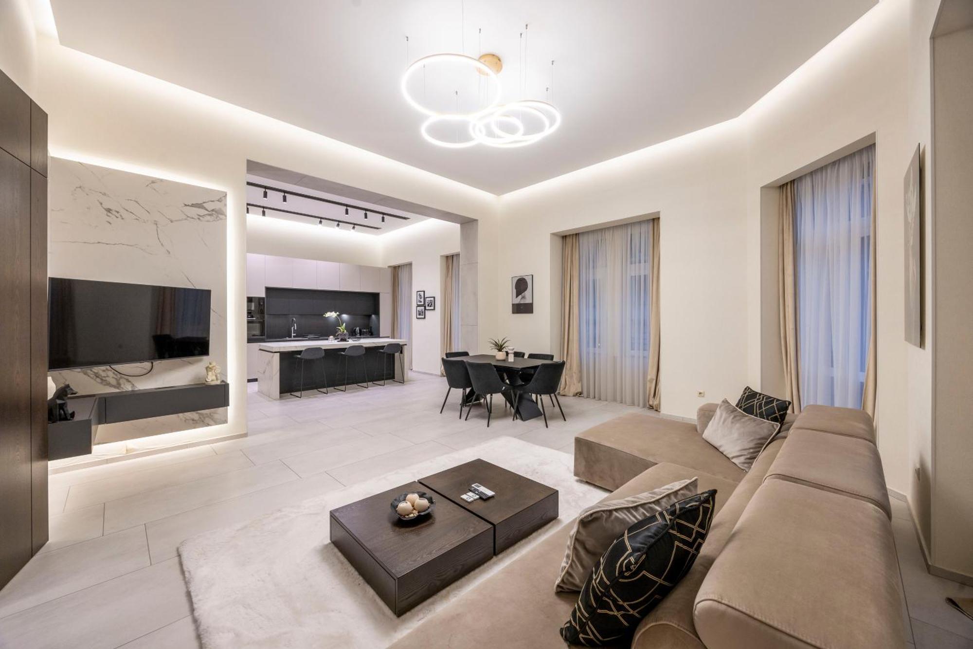 Luxurious High-end Grand In The Center Of Apartamento